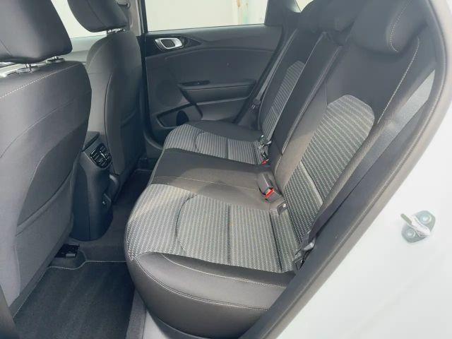 Kia Ceed CEED Ultimate Edition 1.5T LED+Kamera+Navi