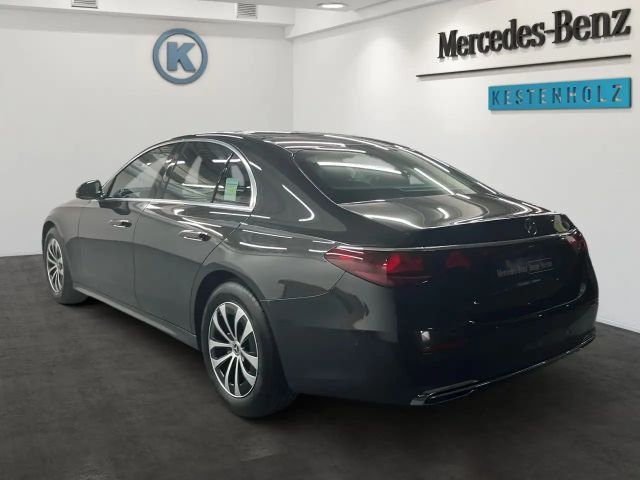 Mercedes-Benz E 200 AVANTGARDE Sedan