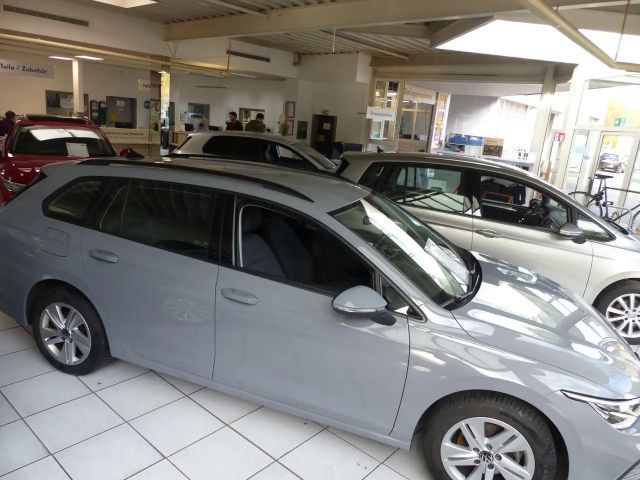 Volkswagen Golf Life Variant