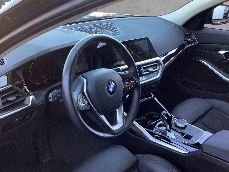 BMW 320 320i Sedan Sport Line