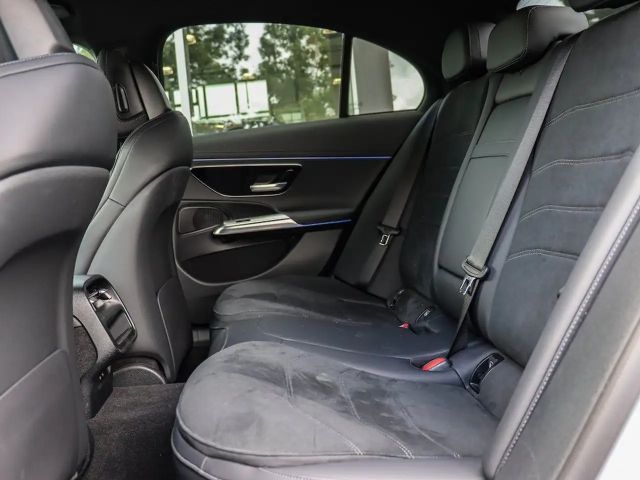 Mercedes-Benz E 200 AMG Line Sedan