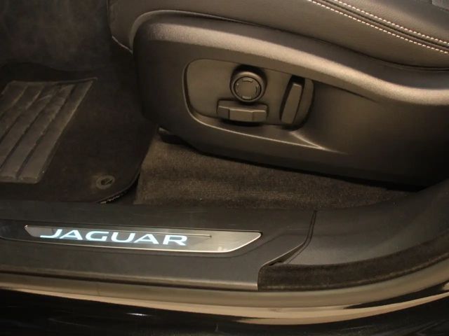 Jaguar F-Pace AWD D300 R-Dynamic