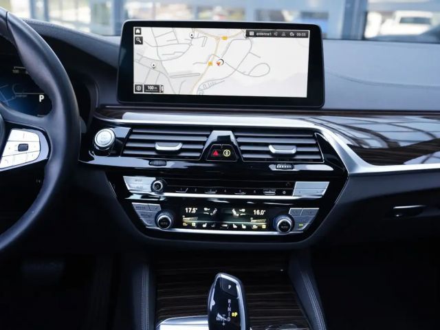 BMW 540 540i Luxury Line Sedan xDrive