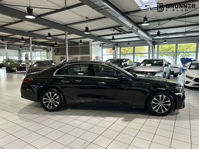 Mercedes-Benz E 200 AVANTGARDE Sedan