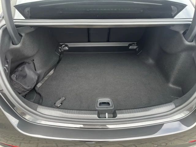 Mercedes-Benz C 180 AVANTGARDE Sedan