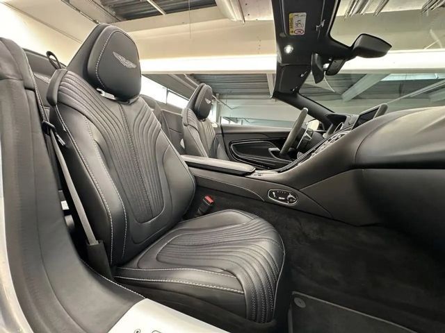 Aston Martin DB11 V8