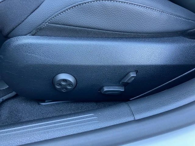 Mercedes-Benz C 180 AVANTGARDE Sedan