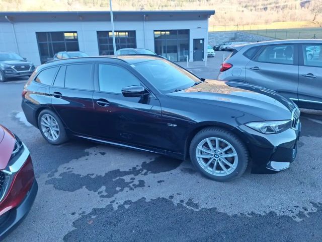 BMW 330 330e Touring xDrive
