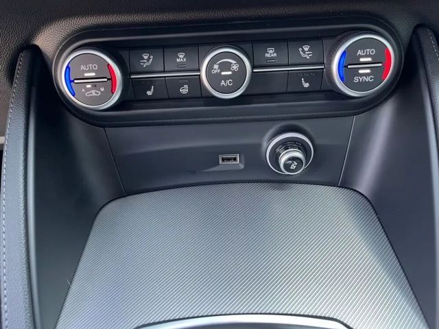 Alfa Romeo Stelvio AT8 Q4 Veloce