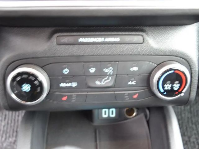 Ford Focus Cool & Connect Wagon