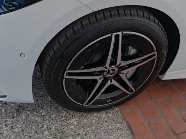 Mercedes-Benz C 200 AMG Line Sedan