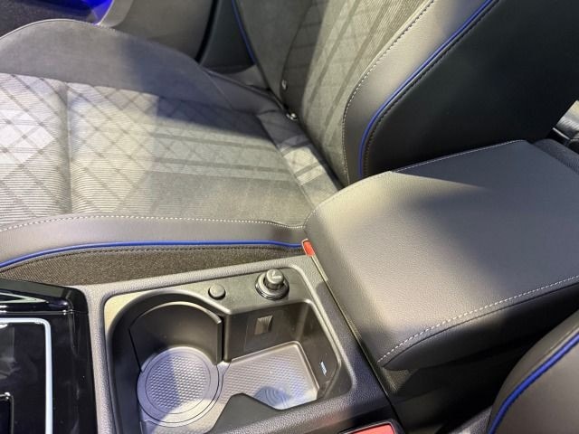 Volkswagen Golf 1.5 eTSI DSG Golf VIII R-Line