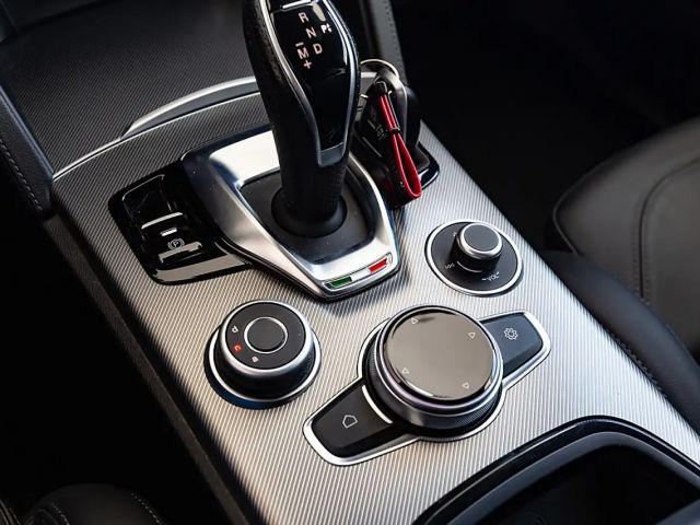 Alfa Romeo Stelvio AT8 Q4 Veloce