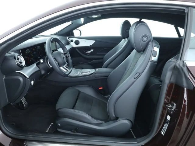 Mercedes-Benz E 200 AMG Line Coupé