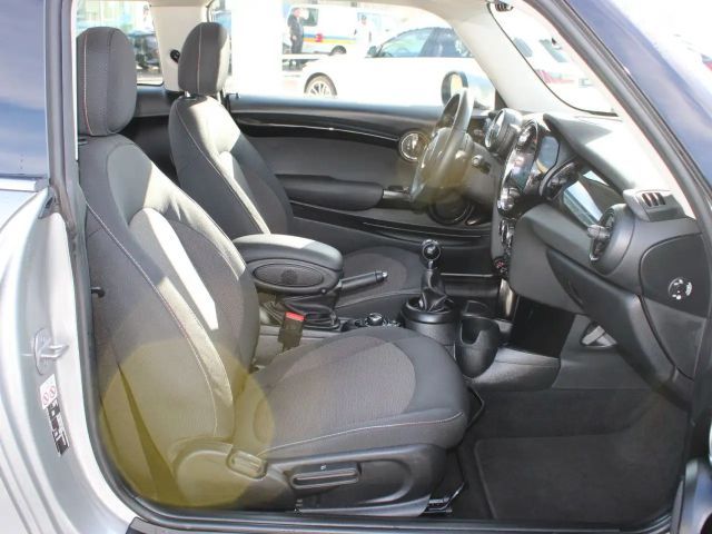 MINI Cooper Essential LED DrivAss.Sitzh.Apple Tempom