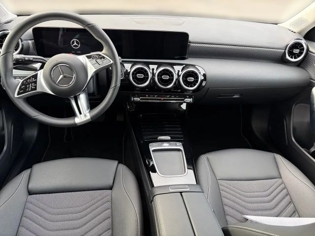 Mercedes-Benz A 180 LENKRADHEIZUNG LED HP KAMERA