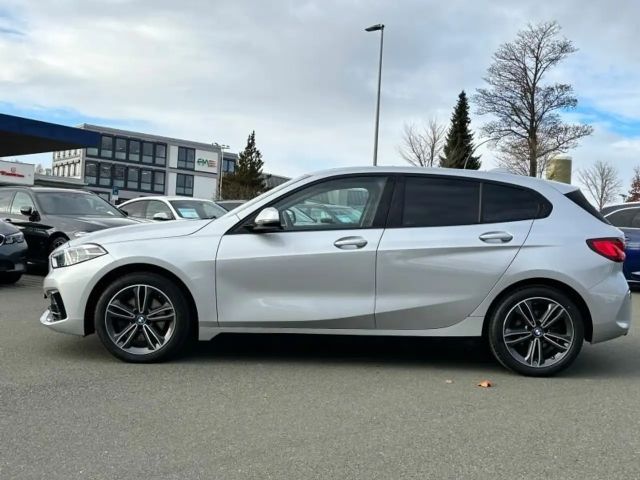BMW 118 118i 5-deurs Sedan Sport Line