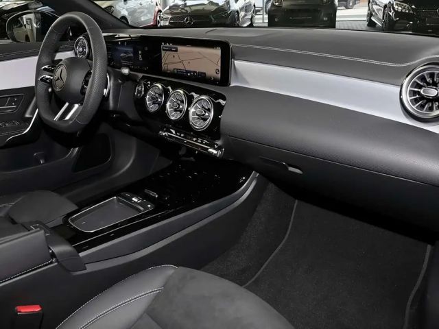 Mercedes-Benz CLA 200 AMG Line Coupé