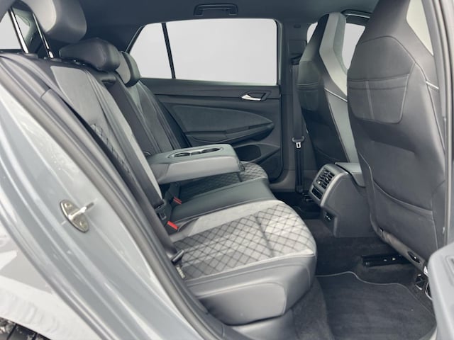 Volkswagen Golf 1.5 eTSI DSG R-Line