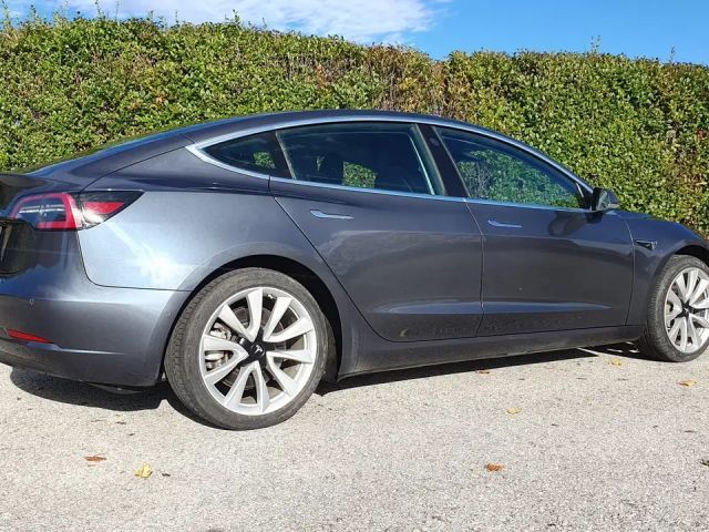 Tesla Model 3 RWD Standard Range