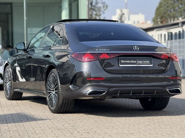 Mercedes-Benz E 220 E 220 d Sedan