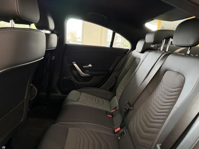 Mercedes-Benz CLA 180 Sedan Urban