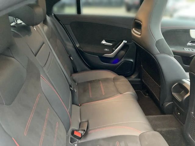 Mercedes-Benz CLA 200 AMG Line Coupé