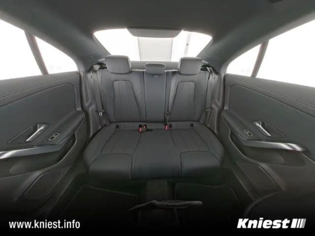 Mercedes-Benz CLA 200 Progressive Sedan