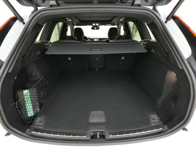 Volvo XC60 AWD Dark Plus T6