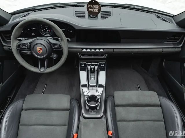 Porsche 992 4 Cabrio GTS Targa