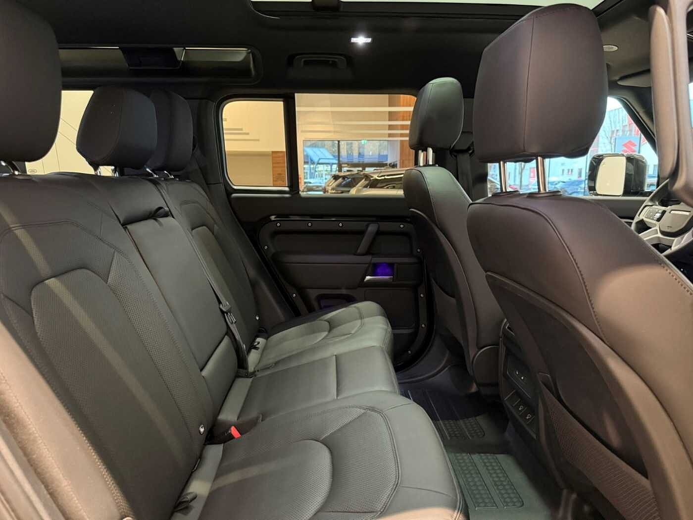 Land Rover Defender 110 Dynamic SE