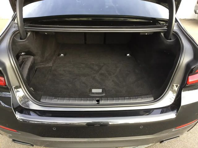 BMW 530 530e M-Sport Sedan