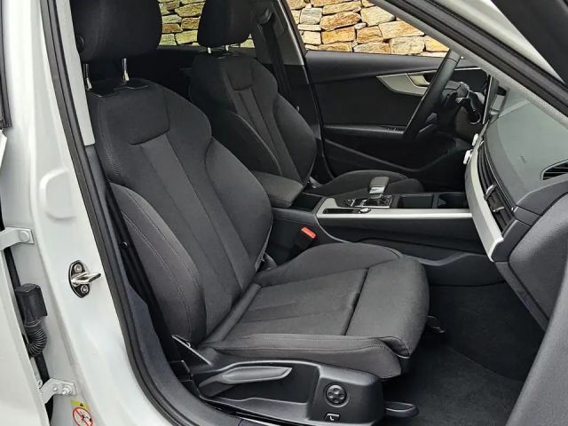 Audi A4 40 TDI Avant S-Line