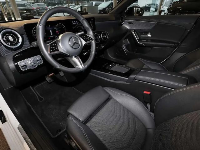 Mercedes-Benz CLA 180 Coupé Progressive