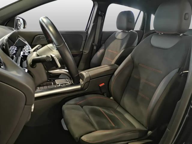 Mercedes-Benz GLA 180 AMG Line