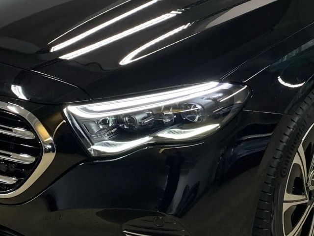 Mercedes-Benz E 200 4MATIC EXCLUSIVE Sedan