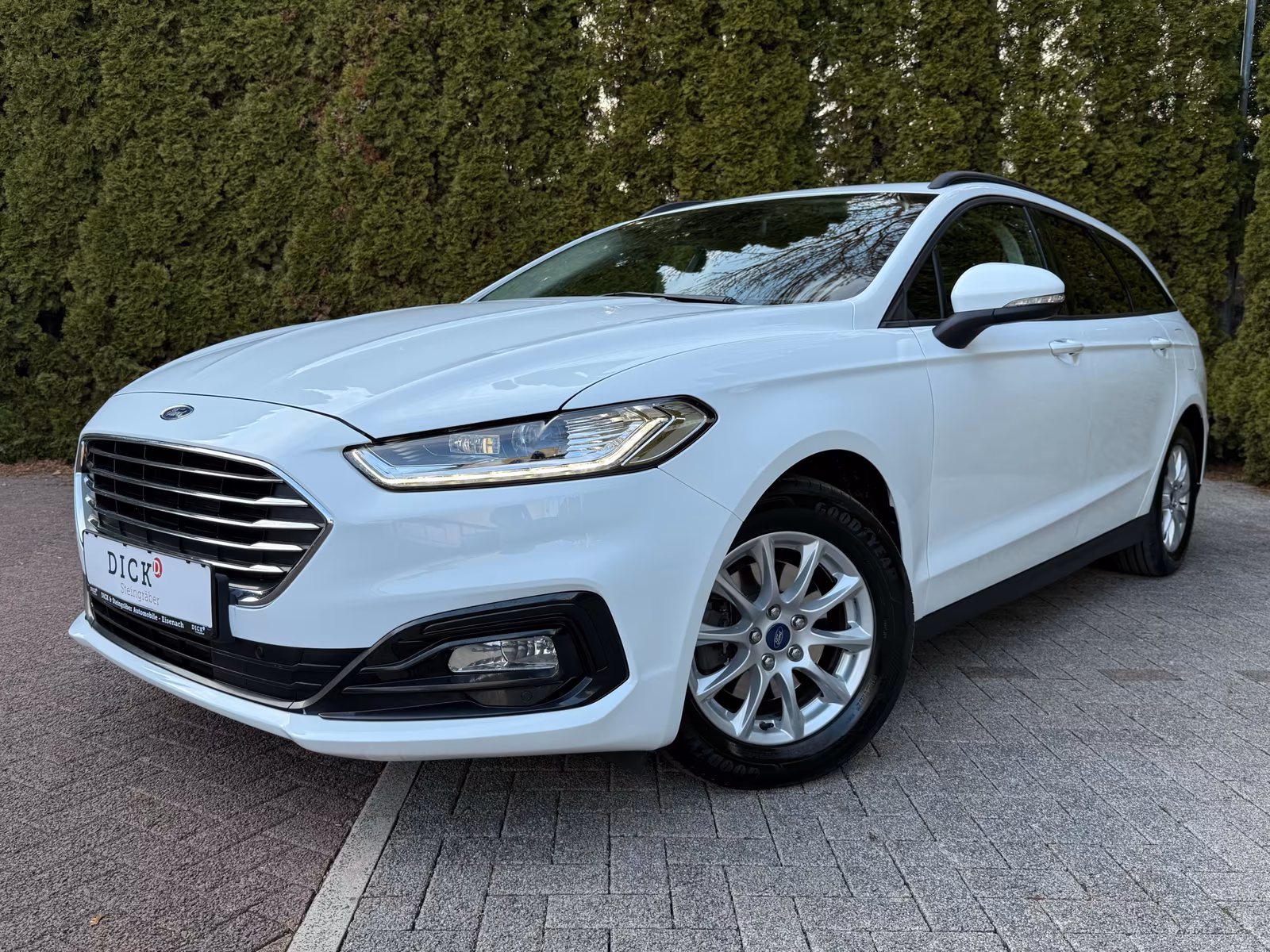 Ford Mondeo 2.0 Aut. LED+PANO+KAMERA+SHZ+NAVI+CARPLAY