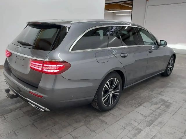 Mercedes-Benz E 200 AVANTGARDE E 200 d Estate