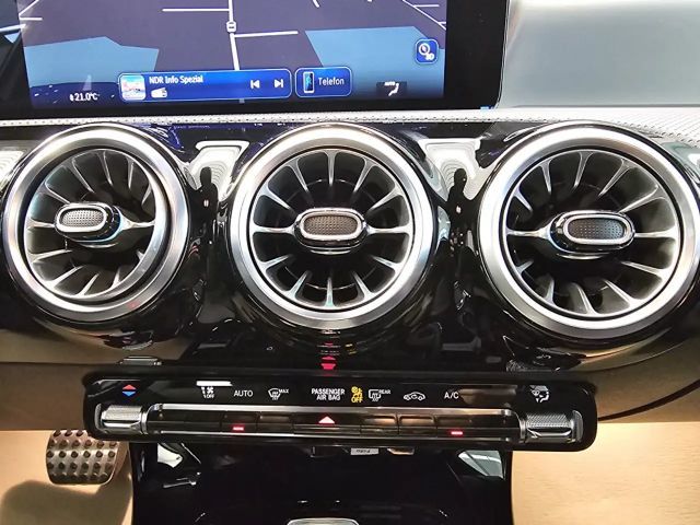 Mercedes-Benz A 180 AMG Line