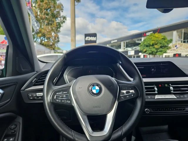 BMW 118 118i Sedan Sport Line