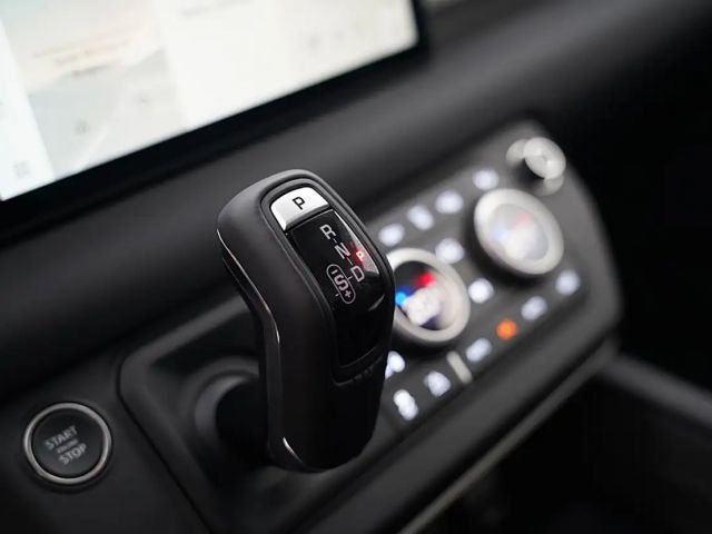 Land Rover Defender P400e