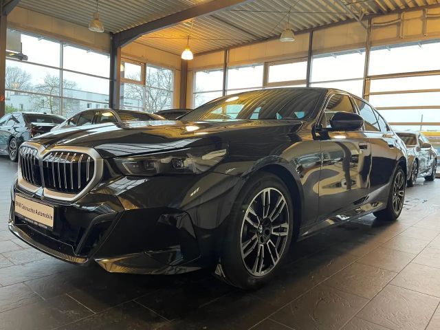 BMW 520 520i M-Sport Sedan