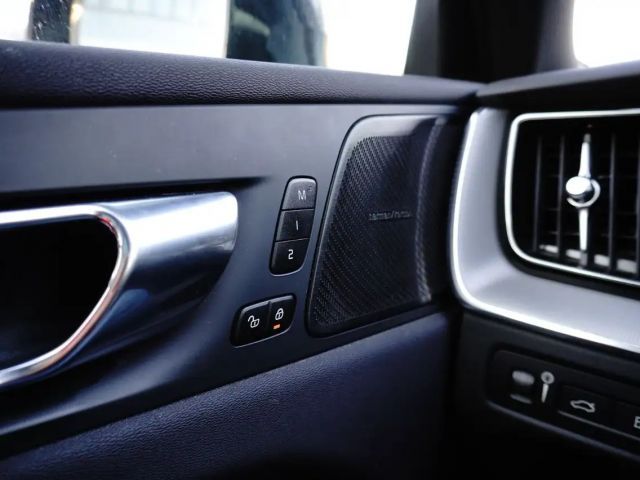 Volvo XC60 AWD R-Design Recharge