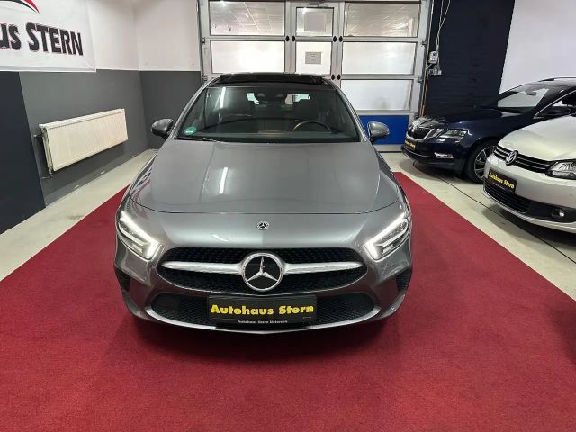 Mercedes-Benz A 250 *Carplay*LED*Kamera*Pano-Schiebe*