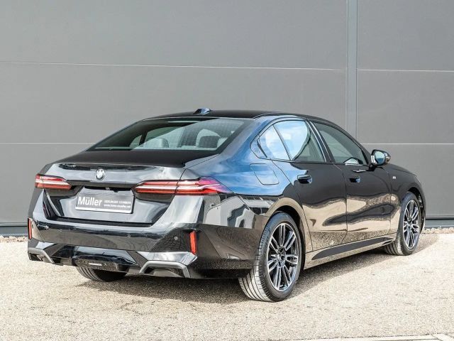 BMW 520 520i M-Sport Sedan
