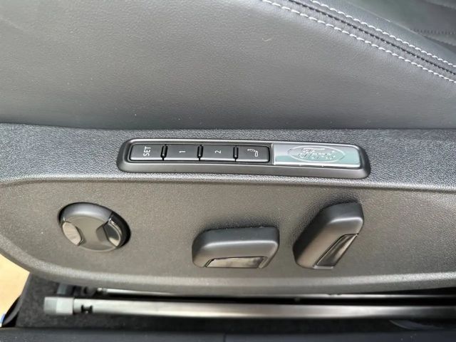 Ford Capri Premium RWD