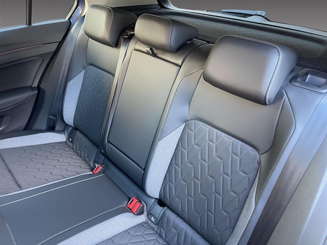 Volkswagen Golf 1.5 eTSI DSG