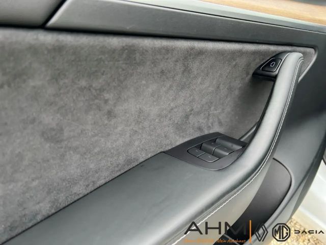 Tesla Model 3 RWD Standard Range