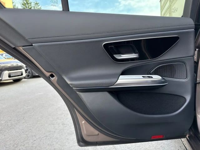 Mercedes-Benz E 200 4MATIC Sedan