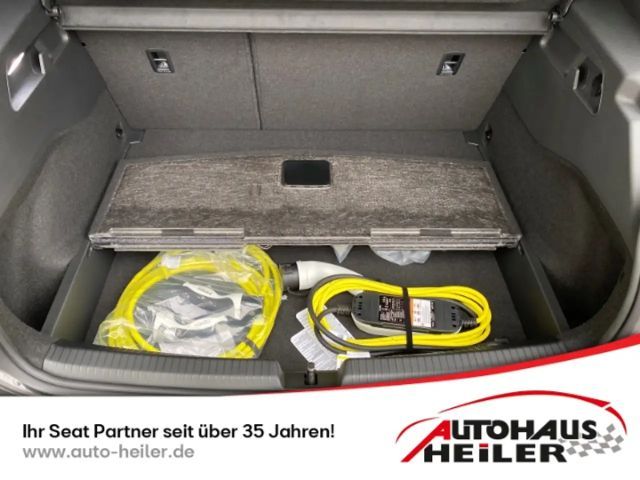 Cupra Born Navi digitales Cockp 360 Kamera LED ACC Fahrerprof